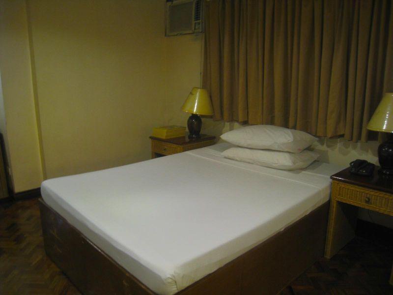 Salcedo Suites Makati City Exterior photo